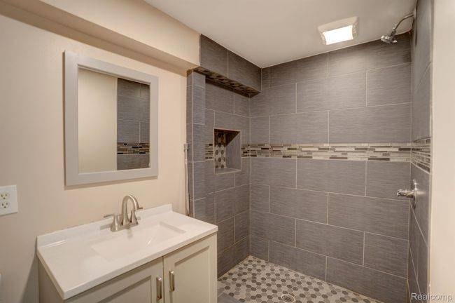 6407 Beecher Rd, Condo with 2 bedrooms, 3 bathrooms and null parking in Flint MI | Image 38