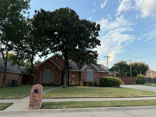 9005 Trails Edge Dr, North Richland Hills, TX, 76182-8344 | Card Image