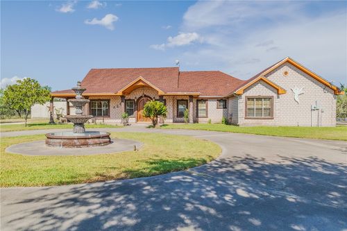 738 County Road 137, Alice, TX, 78332-8004 | Card Image