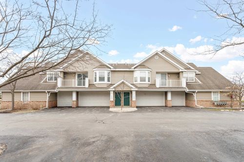 3282 Stonecreek Dr, Madison, WI, 53719-5250 | Card Image