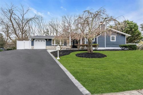 21 Fuller St, Dix Hills, NY, 11746-6658 | Card Image