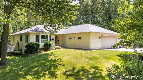 5151 Scotch Mist Dr, Saranac, MI, 48881-8620 | Card Image