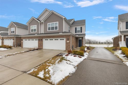 8743 Grove St, Washington Twp, MI, 48094-3616 | Card Image