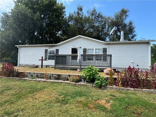 202 S Creason St, Orrick, MO, 64077-2527 | Card Image