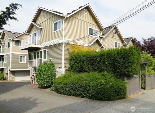 c-657 W Emerson St, Seattle, WA, 98119-1562 | Card Image