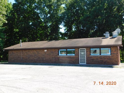 372 W Vincennes Trl, Pekin, IN, 47165-8690 | Card Image