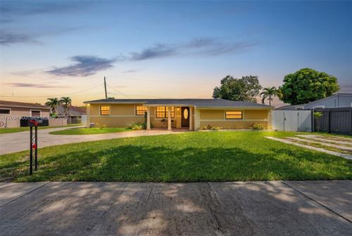 b-18930 Nw 44th Ct, Miami Gardens, FL, 33055-2670 | Card Image