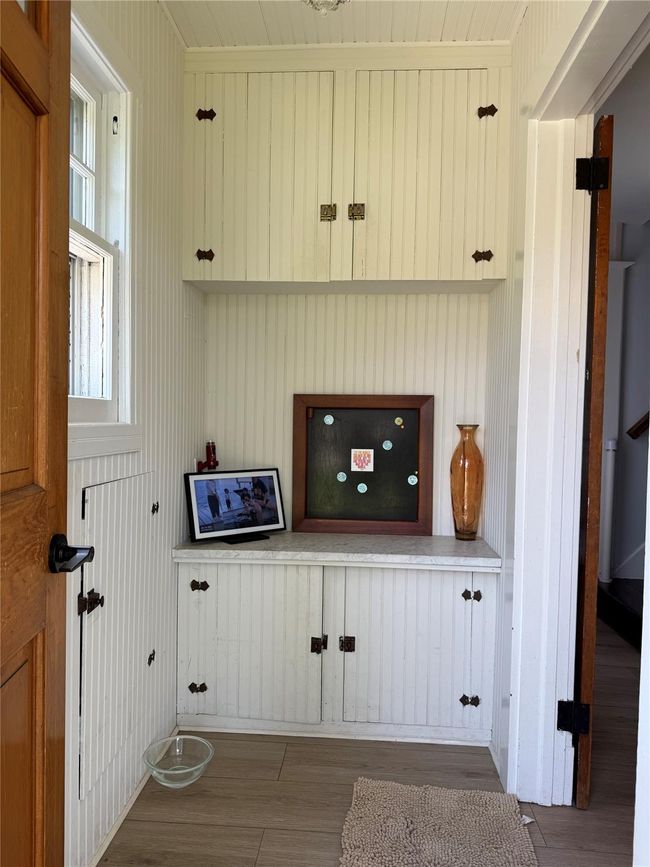 Spacious entry way also good for Pantry storage | Image 23