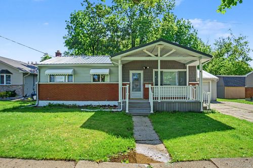 611 S Main St, Davison, MI, 48423-1813 | Card Image