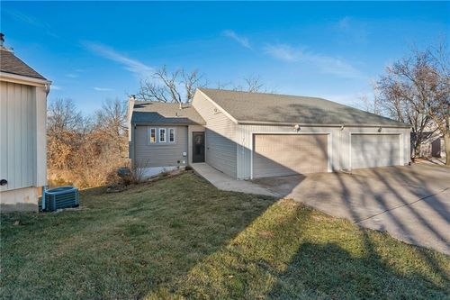 7044 N Askew Ave, Kansas City, MO, 64119-1210 | Card Image