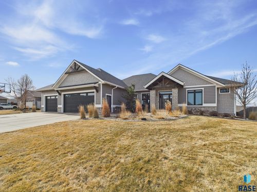2735 Burns Knoll Cir, Sioux Falls, SD, 57110 | Card Image