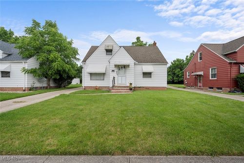 5197 Catherine St, Maple Heights, OH, 44137-1403 | Card Image