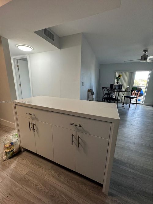apt-328-3720 N Pine Island Rd, Sunrise, FL, 33351-6567 | Card Image