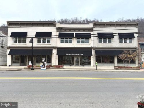 33 N Washington St, BERKELEY SPRINGS, WV, 25411-1528 | Card Image