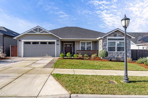 2645 Farmington Ave, Medford, OR, 97504-5940 | Card Image