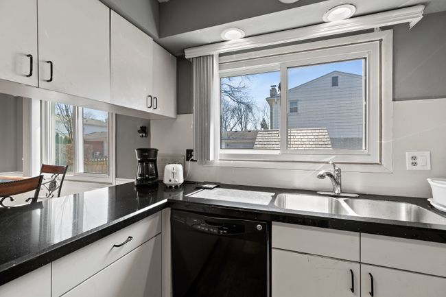 KITCHEN | Image 9