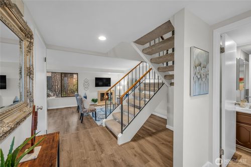 16130 Se 33rd Cir, Bellevue, WA, 98008-5723 | Card Image