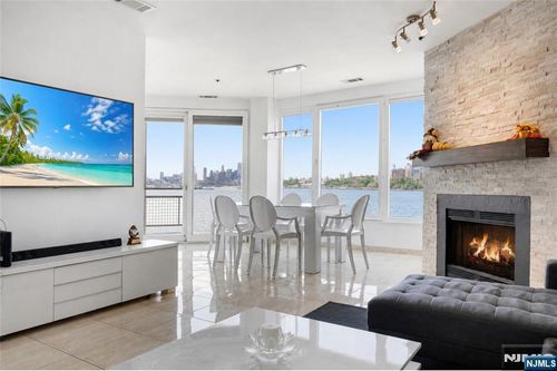 600 Harbor Blvd, Weehawken, NJ, 07086-6746 | Card Image