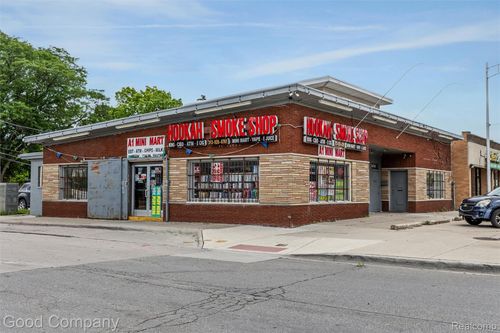 19898 Kelly Rd, Harper Woods, MI, 48225-1918 | Card Image