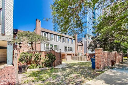 468 W Belmont Ave, Chicago, IL, 60657-4713 | Card Image