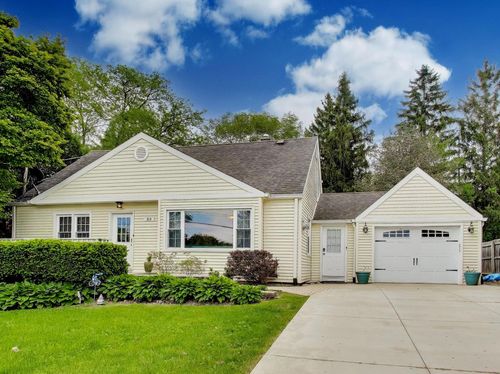 213 Ellis Ave, Libertyville, IL, 60048-1931 | Card Image
