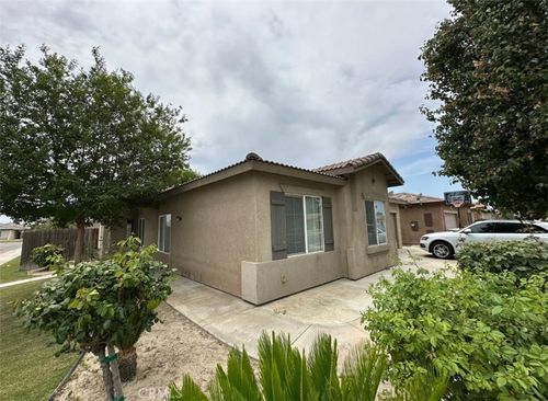 2403 Trapper St, Bakersfield, CA, 93313-5682 | Card Image