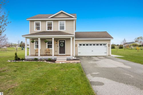 338 Kratky Dr, Traverse City, MI, 49696-1181 | Card Image