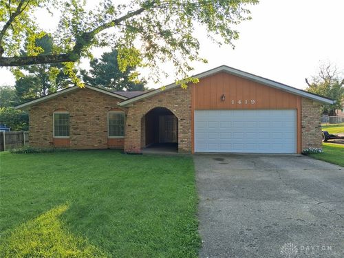1419 Arlington Dr, Fairborn, OH, 45324-5603 | Card Image