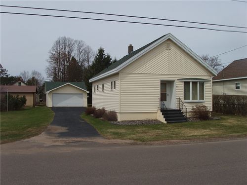 853 Saunders Ave, Park Falls, WI, 54552-1548 | Card Image