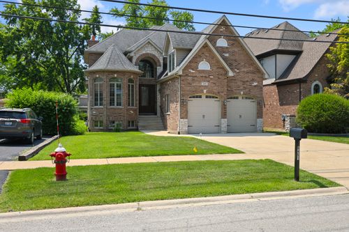 6451 W 81st St, Burbank, IL, 60459-1701 | Card Image