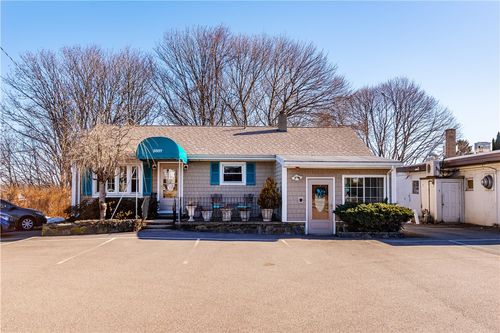 3357 East Main Road, Portsmouth, RI, 02871 | Card Image