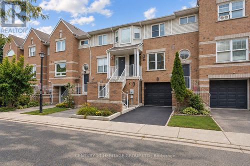 68 Brandy Lane Way, Newmarket (Central Newmarket), ON, L3Y8P7 | Card Image