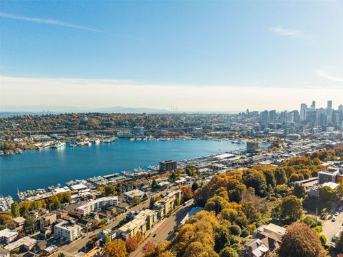 b307-655 Crockett St, Seattle, WA, 98109-2792 | Card Image