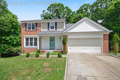 425 Thornridge Ct, Rochester Hills, MI, 48307-2850 | Card Image