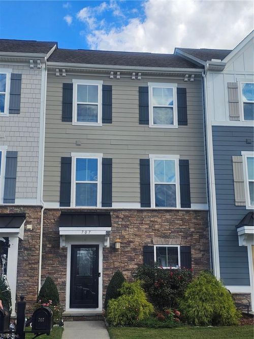 707 Arbuckle St, Chesapeake, VA, 23323-1434 | Card Image