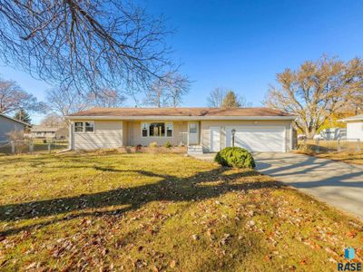 6705 Cliff Ave, House other with 3 bedrooms, 1 bathrooms and null parking in Sioux Falls SD | Image 1