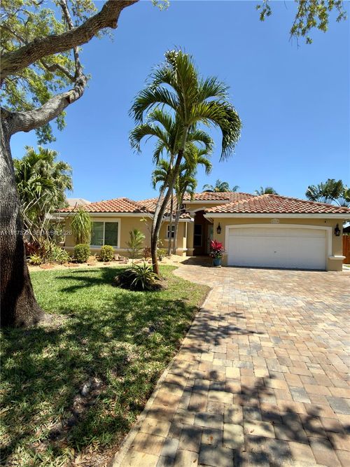 2319 Nw 193rd Ave, Pembroke Pines, FL, 33029-5313 | Card Image