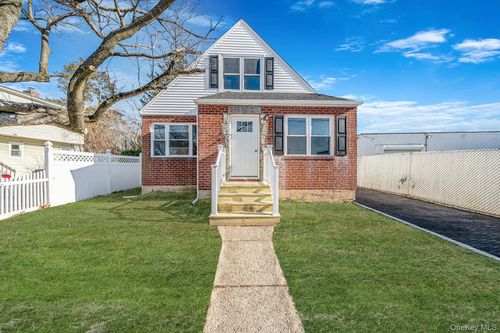 8 Rockaway Ave, Westbury, NY, 11590-4129 | Card Image