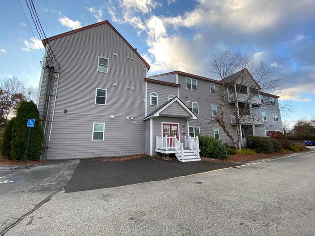 APT-302 - 7 Railroad Ave, Condo with 2 bedrooms, 1 bathrooms and null parking in Derry NH | Image 6