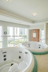 Commercial Lease in Miami 5