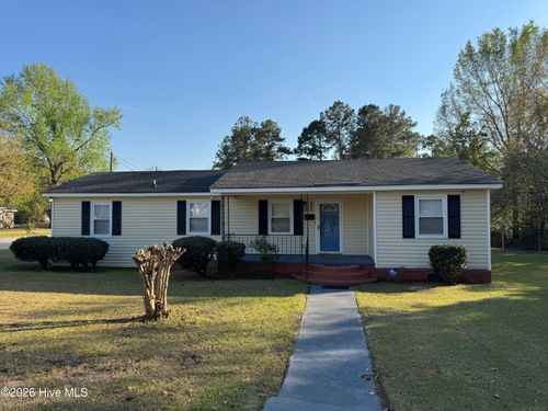 325 Tuskeegee Dr, Laurinburg, NC, 28352-3373 | Card Image