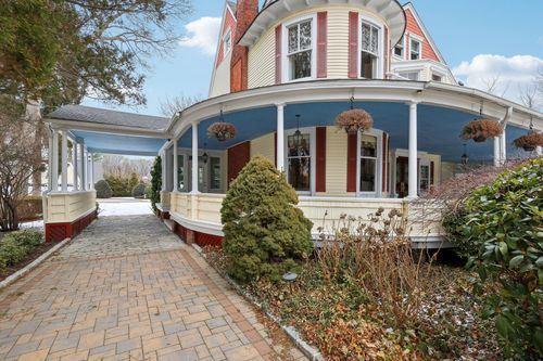 661 Middle Rd, Bayport, NY, 11705-1917 | Card Image