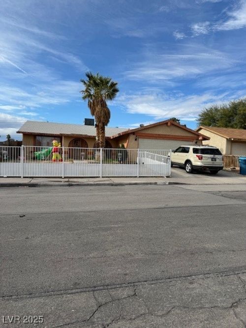 3631 Briarcliff Rd, Las Vegas, NV, 89115-0327 | Card Image