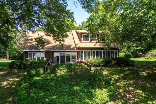 25111 Valley Dr, Bettendorf, IA, 52722-7319 | Card Image