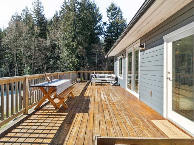 945 Rivendell Drive, Home with 3 bedrooms, 2 bathrooms and 2 parking in Bowen Island BC | Image 22