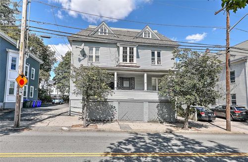 124 Pitman St, Providence, RI, 02906-5113 | Card Image