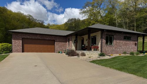 2760 Oakhurst Dr, Lake City, MN, 55041-1952 | Card Image