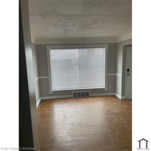22540 Normandy Ave, Eastpointe, MI, 48021-2587 | Card Image