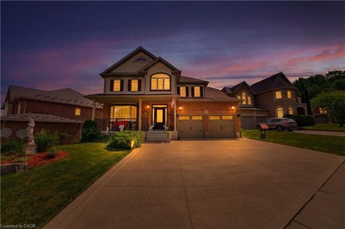805 Munich Circle, Waterloo, ON, N2V2N5 | Card Image