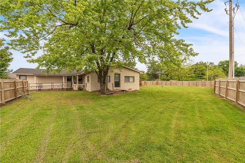 702 S West End St, Springdale, AR, 72764-5220 | Card Image